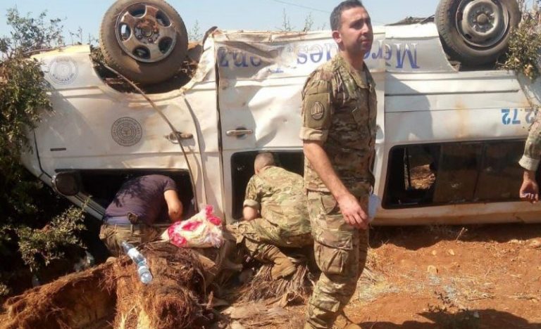 بالصور: جرح 5 عسكريين إثر انقلاب فان ركاب في السفري