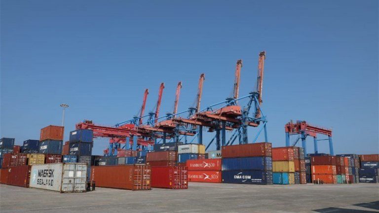 “مستوردو المواد العذائية”: أخذنا عينات من نحو 500 حاوية في مرفأ بيروت