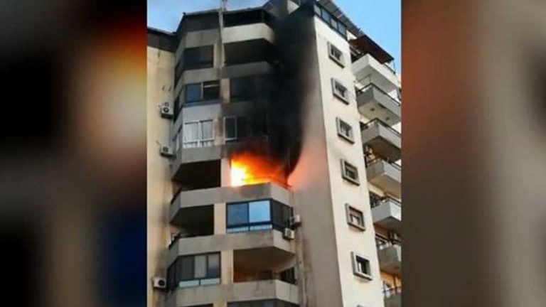 بالفيديو: حريق داخل مبنى في طرابلس