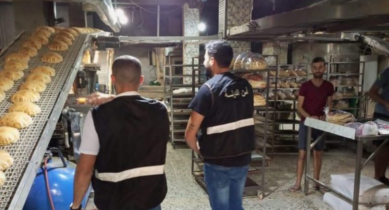 صاحب فرن يسرق الطحين المدعوم!