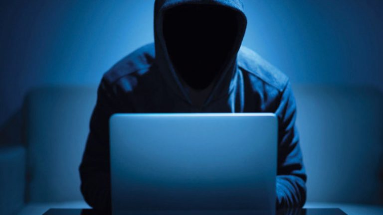 بعد انتحاله شخصية أخرى والسرقة بطريقة احتيالية.. وقع بقبضة الأمن