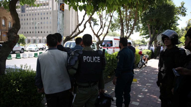 أب يقتل ابنته إثر نزاع عائلي في ايران