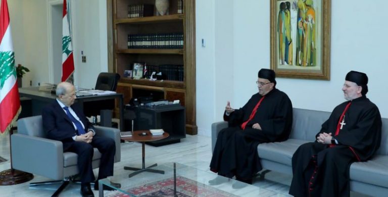 عون يسعى لاحتواء أزمة المطران الحاج