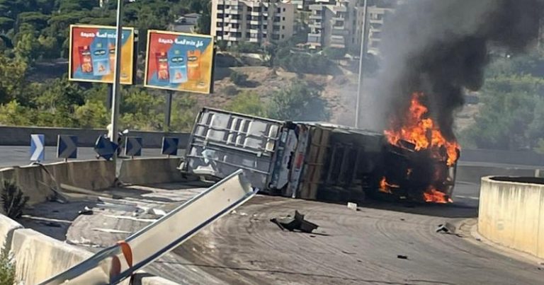 3 جرحى جرّاء تصادم شاحنة وعدة سيارات على أوتستراد المتن