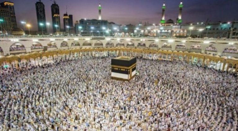 مليون حاج في مكّة المكرّمة: كم مرّة توقّف الحج عبر التاريخ؟