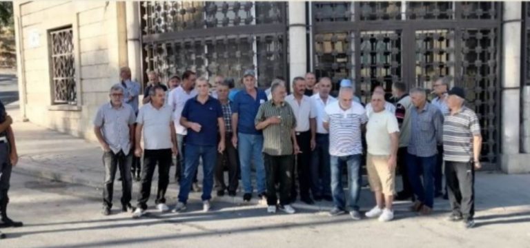 اعتصام لحراك متقاعدي القوى المسلحة أمام مصرف لبنان في بعلبك