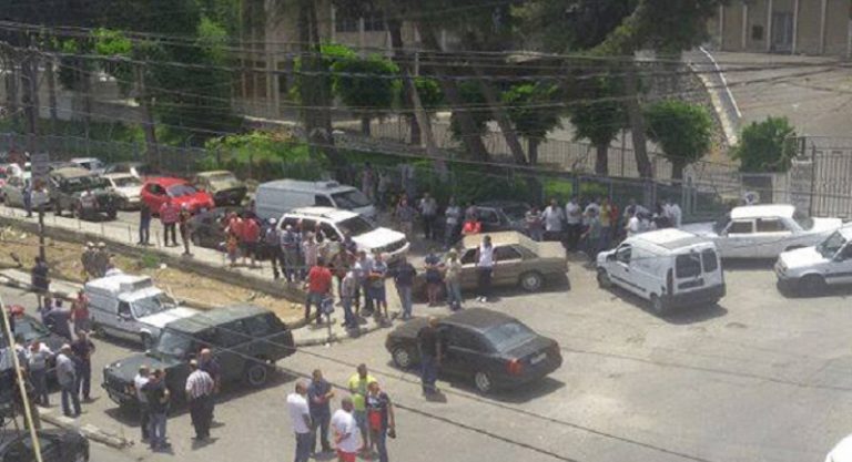 إقفال الطريق العام في زغرتا ـ إهدن احتجاجاً على إيقاف مولدات الاشتراك