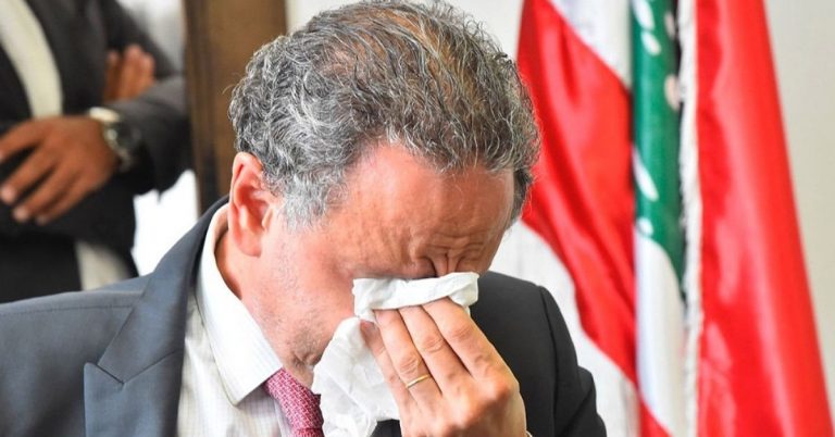 الاعتداء بالضرب على وزير لبناني سابق!