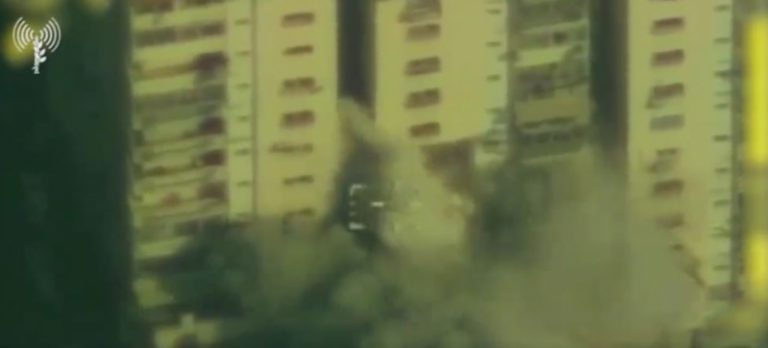 بالفيديو: مشاهد من القصف الإسرائيلي وسط غزة