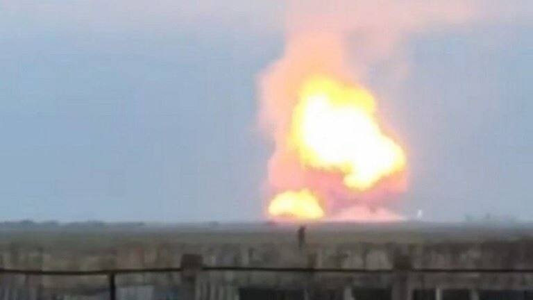 بالفيديو: حريق وانفجار ذخائر في قاعدة روسية في القرم