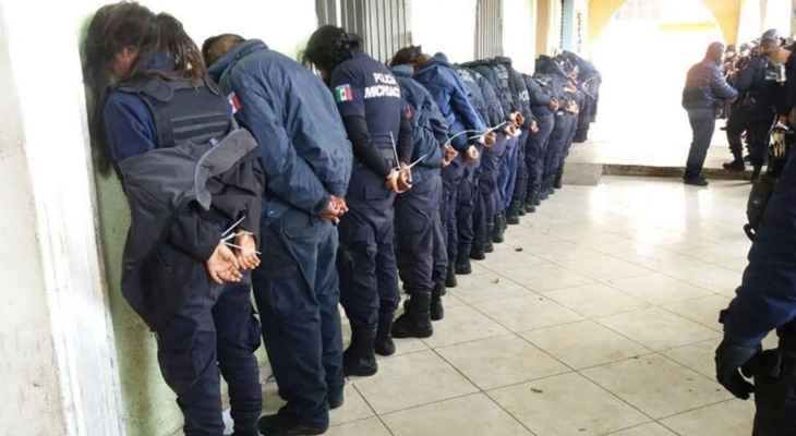 المكسيك توقف 64 مسؤولاً في الجيش والشرطة لتورطهم المفترض في اختفاء 43 طالباً