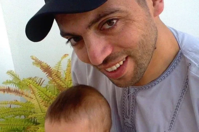 صور مؤلمة للأسير عواودة بعد إستمراره بالإضراب لليوم 179