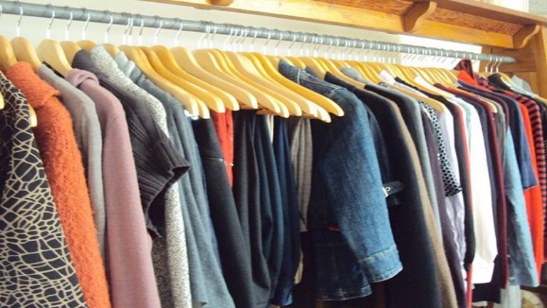 هل ينتقل جدري القردة عبر الملابس؟