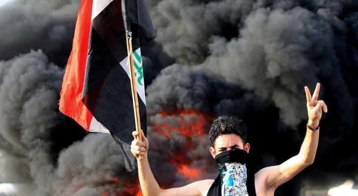 مئات المتظاهرين في بغداد يطالبون بتغيير النظام
