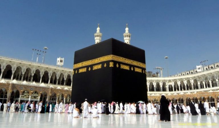 رفع الحواجز الوقائية حول الكعبة المشرفة