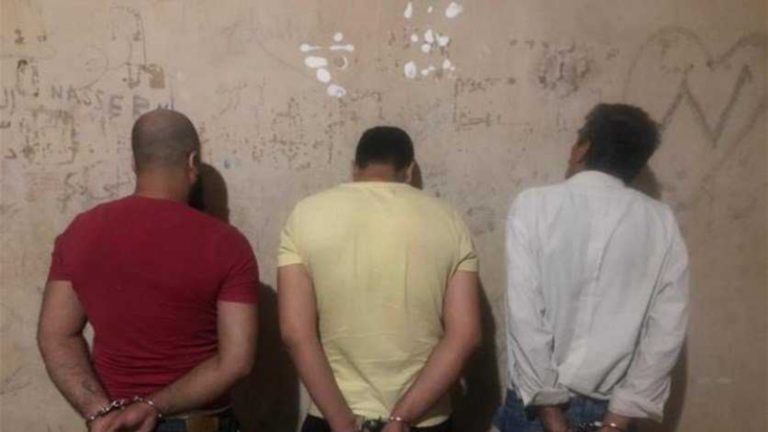 توقيف 3 مروجي كوكايين على حاجز ضهر البيدر