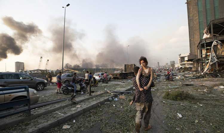 بالصور – أهالي ضحايا إنفجار ٤ آب: عدم إطفاء الحريق أمرٌ مفتعل