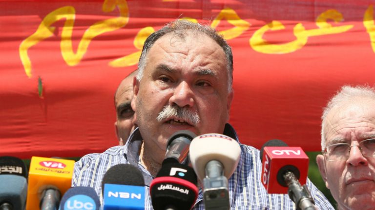 كاسترو عبدالله للعمال: تحضروا للتظاهر