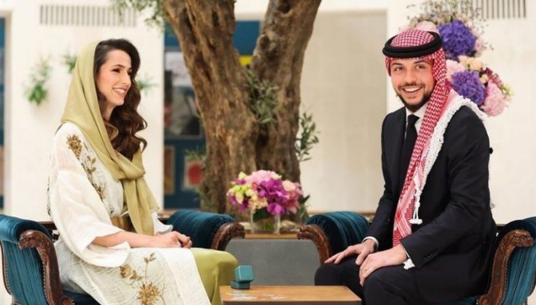 “قطعة فريدة”… إليكم سعر خاتم خطبة رجوة من ولي عهد الأردن!
