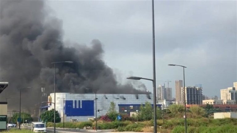 بالفيديو.. حريق في مبنى KidzMondo في بيروت