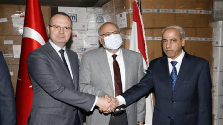 الأبيض تسلّم هبة طبية تركية: ستوفّر الدعم لمرضى لبنان