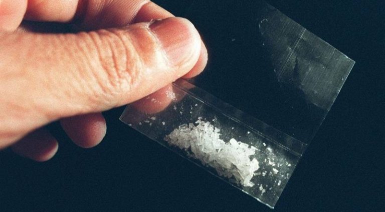 مروجو مخدرات من مناطق مختلفة في قبضة الأمن