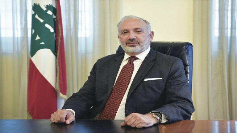 أول مرشح رسمي لرئاسة الجمهورية.. أميركي وزوجته إيرانية!