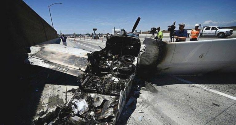 بالفيديو: تحطم طائرة بعد اصطدامها بشاحنة في كاليفورنيا