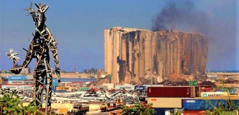 النيران لا تزال مشتعلة في الأهراءات ولم تسقط بعد