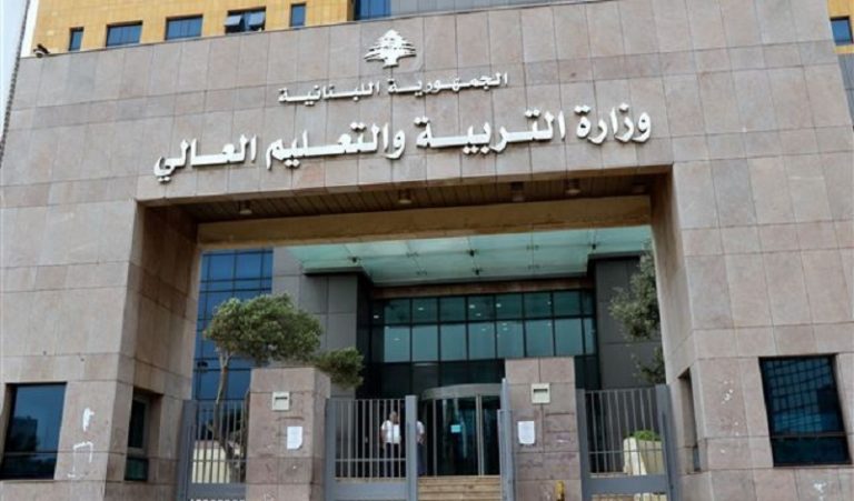 مدير عام التربية يلاحق من كاشفي الفساد!