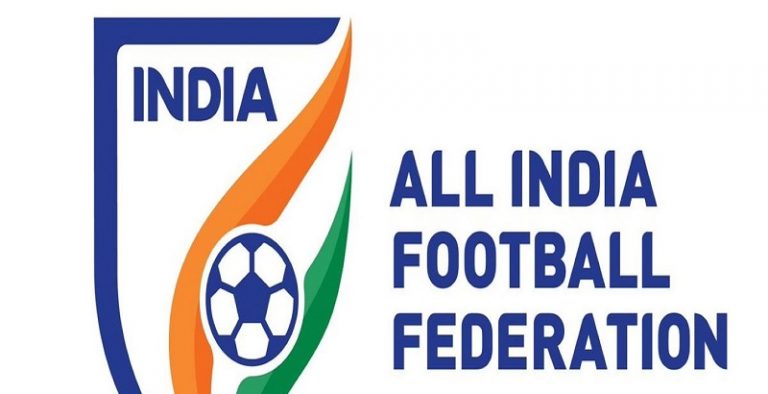 “فيفا” يعلّق عضوية الاتحاد الهندي لكرة القدم