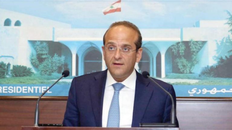 خوري: السلطة بددت نحو 50 مليار دولار للمودعين