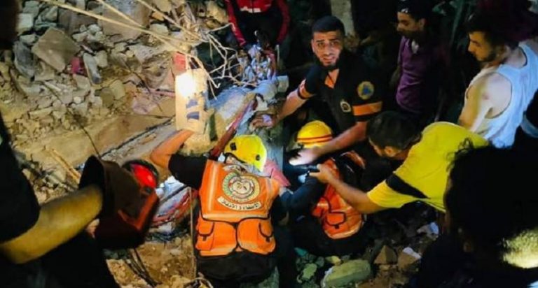 العدوان على غزّة: 32 شهيداً بينهم 6 أطفال و215 جريحاً