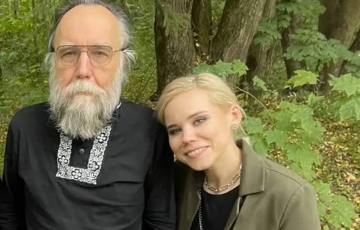 بالفيديو: مقتل ابنة المفكر الروسي دوغين بانفجار سيارة