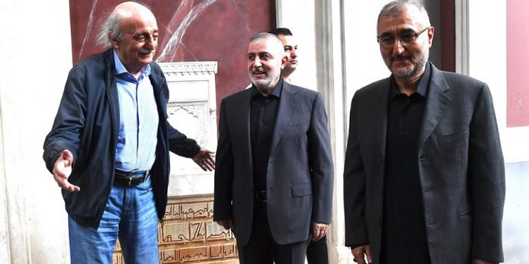 بين “الحارة” و”المختارة”: “نظرة” فـ”كلام واتسآبي” فلقاء.. ما الأهداف؟