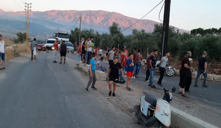 قطعوا طريق راشيا احتجاجاً على فصل التيار الكهربائي عن محطة مركبا