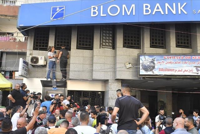 اضراب المصارف مستمر: من المستفيد.. وأين تذهب أموال “صيرفة”؟