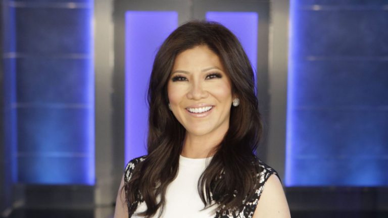 بالفيديو: مذيعة تُصاب بجلطة دماغيّة على الهواء!