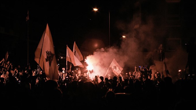 أوروبا منشغلة.. أخرجوا بلدكم من السفينة!