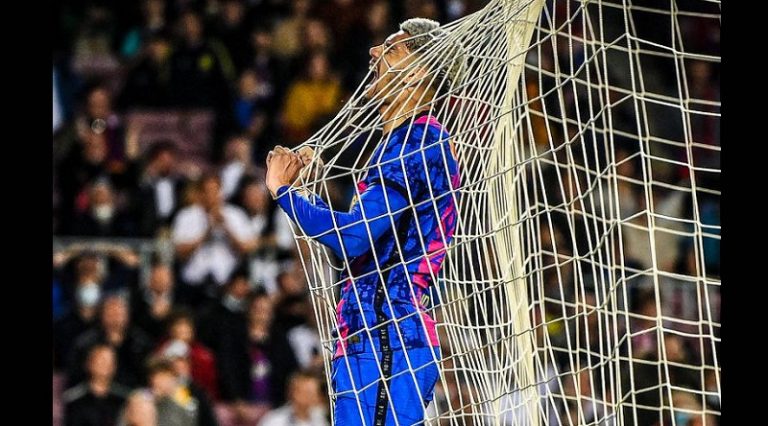 تحطم حلم مونديال قطر لمدافع برشلونة