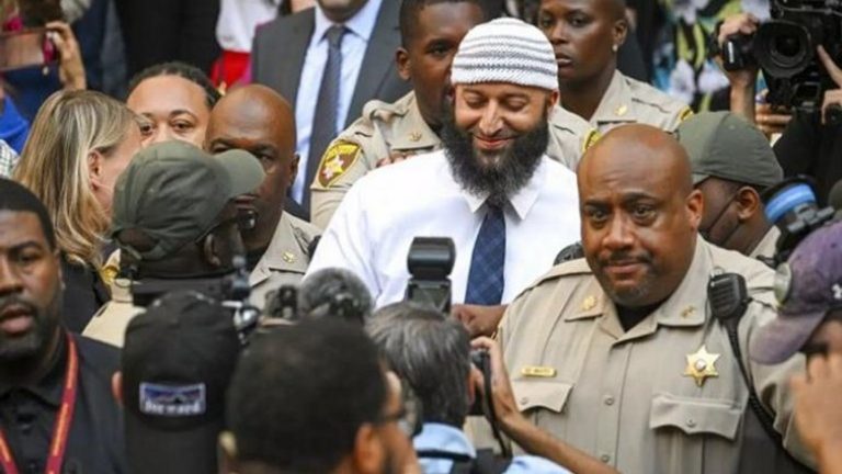 بعد 23 سنة في السجن.. عمل صحفي يساهم في تبرئة أميركي من قتل حبيبته!