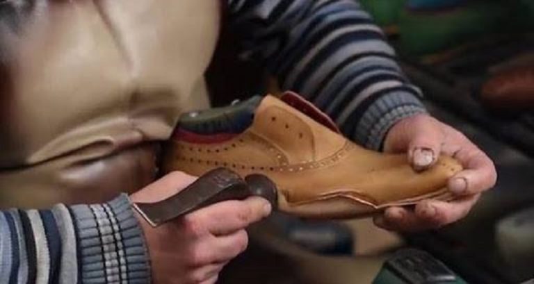 نقابة عمال صناعة الأحذية تُحذّر أرباب العمل!