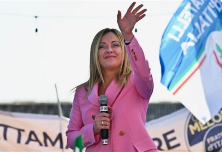 ما قصة حرف “ن” الذي كتبته “جورجيا ميلوني” بجانب إسمها؟