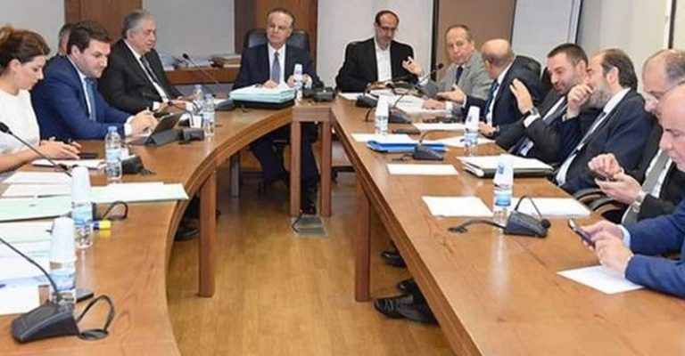 لجنة الإدارة والعدل تستجوب نواب حاكم مصرف لبنان