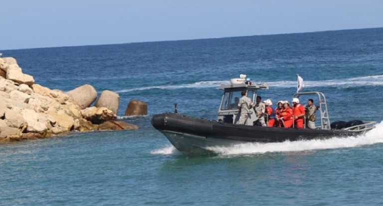 بالصور: مناورة للجيش والصليب الأحمر