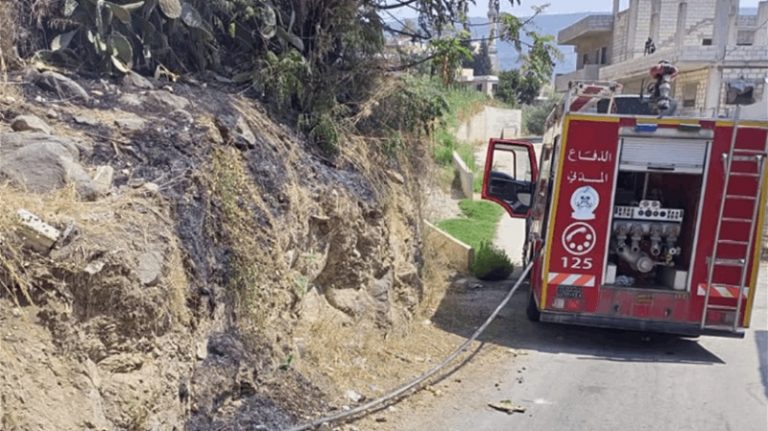 الدفاع المدني أخمد حريقاً في بلدة بيت الحاج العكارية