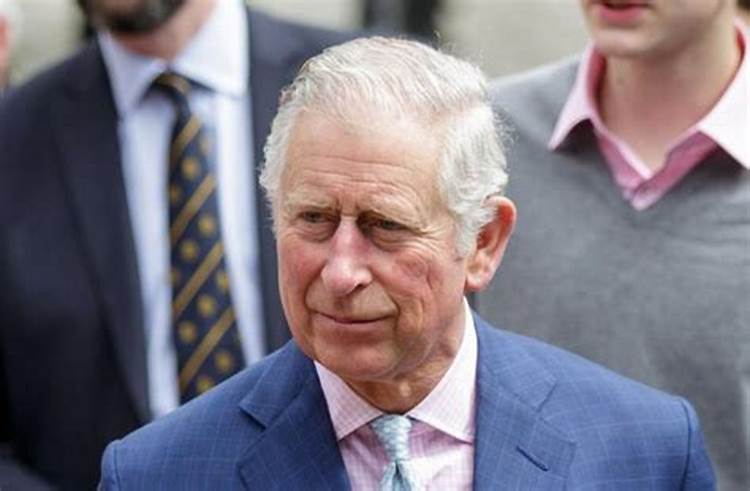 تشارلز: وفاة والدتي تمثل أكبر لحظة حزن لي