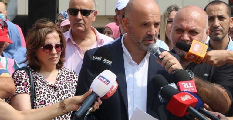 بالصور: إعتصام أساتذة الرسمي.. لا عام دراسي دون تأمين المطالب