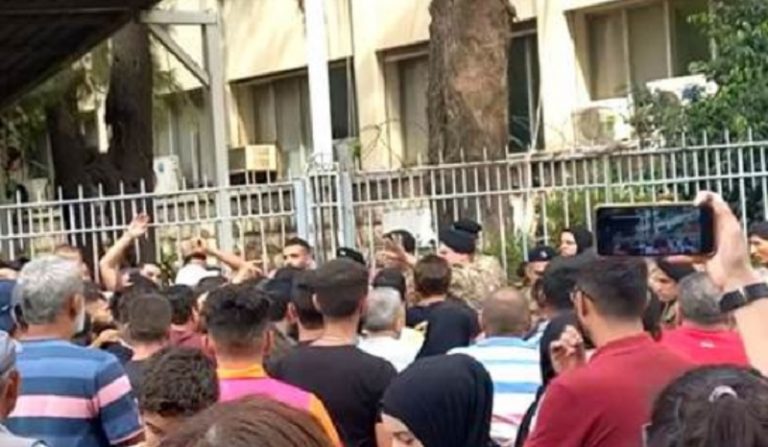 بالصور: تكسر آلية للجيش وإطلاق نار أمام العدلية