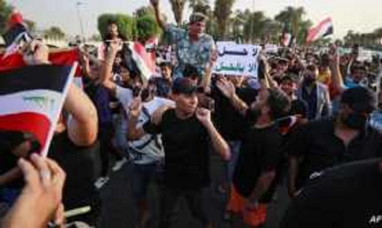 محتجون أقفلوا الدوائر الرسمية في عكار